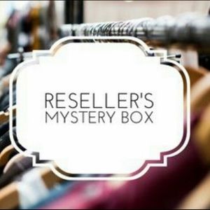8 items Reseller Mystery Box!